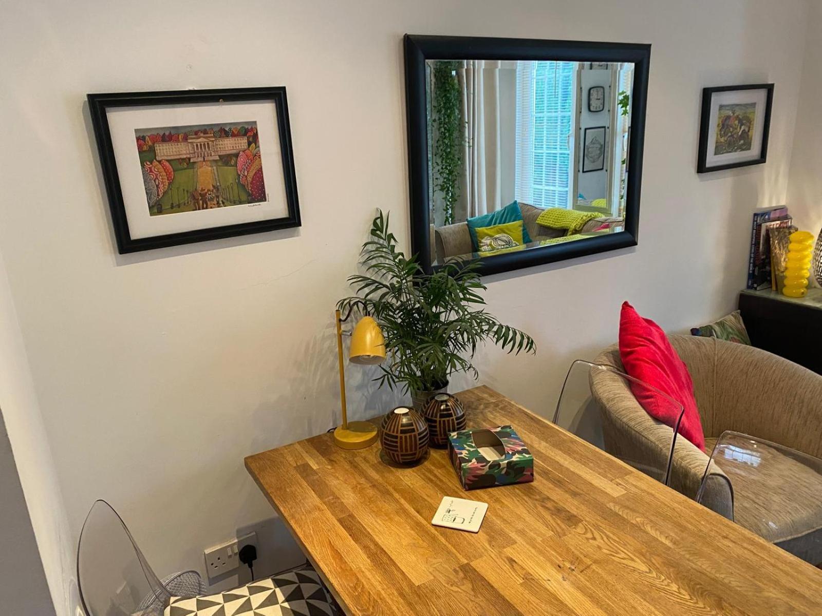 True Colours Apartment In Central Location Bangor  Exteriör bild