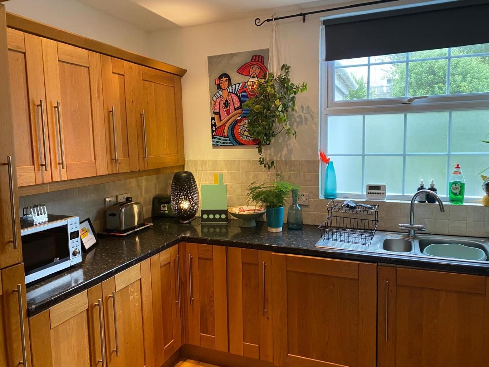 True Colours Apartment In Central Location Bangor  Exteriör bild