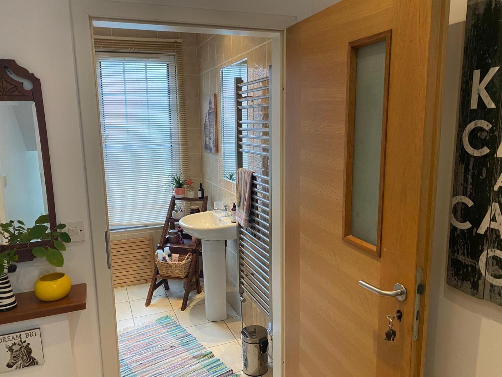 True Colours Apartment In Central Location Bangor  Exteriör bild
